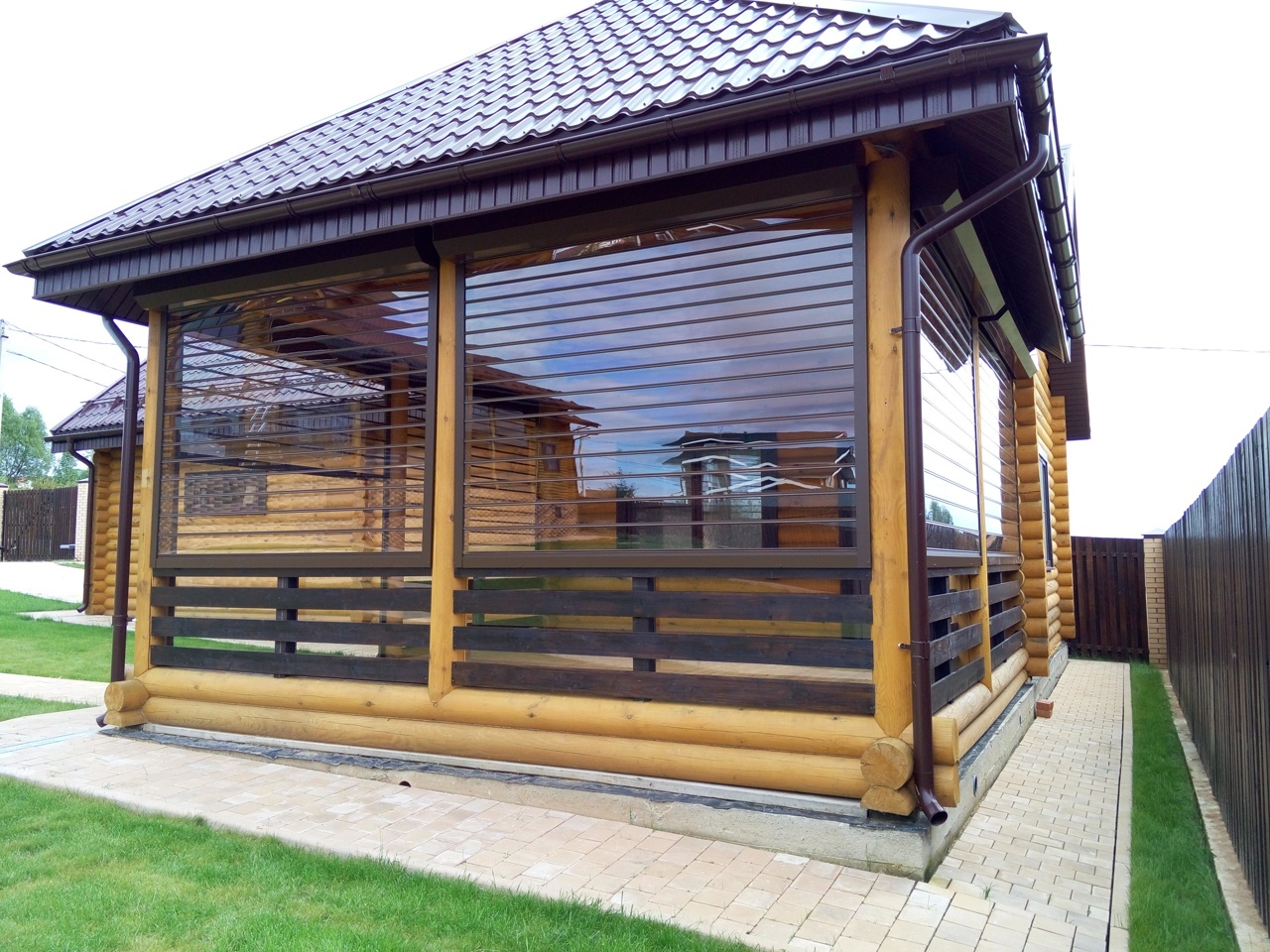 1674507232_ogorodniku-com-p-zhalyuzi-na-verandu-foto-87